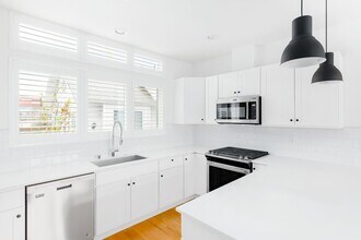 1964 S Grand St in Seattle, WA - Building Photo - Building Photo