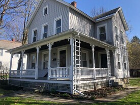 815 Gage St, Unit Apartment 1 in Bennington, VT - Building Photo