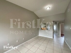 925 NE 34th Ave in Homestead, FL - Foto de edificio - Building Photo