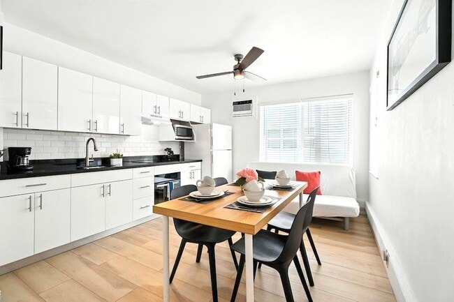 343 Van Buren St, Unit 4 in Hollywood, FL - Building Photo - Building Photo