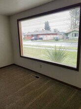 2415-2425-2425 Wooddale Ave NE in Salem, OR - Building Photo - Building Photo