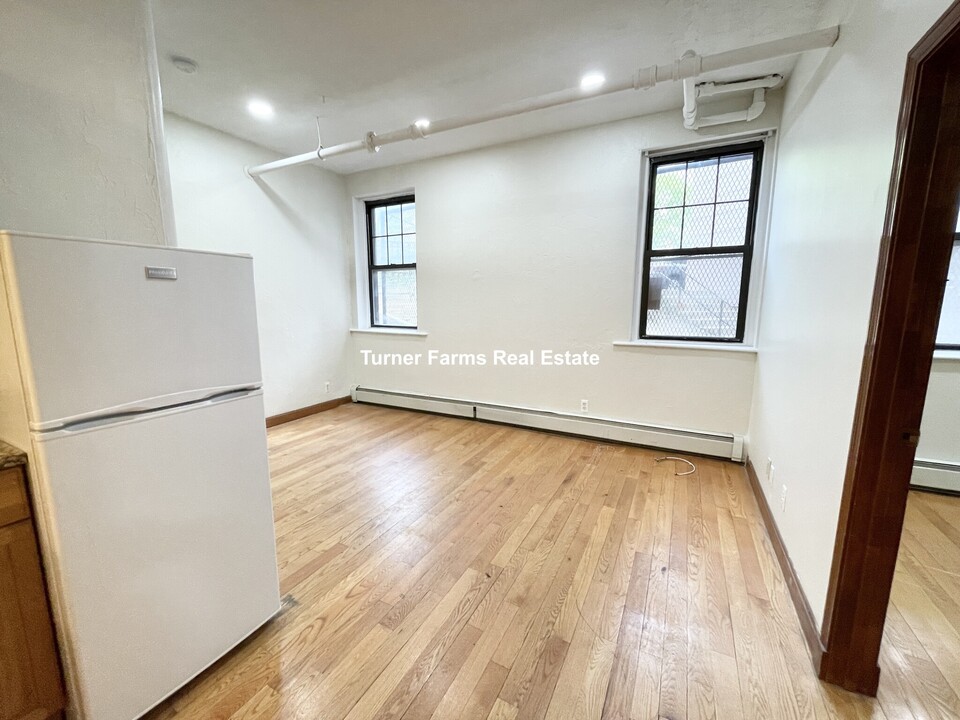 204 Hemenway St, Unit 32 in Boston, MA - Building Photo