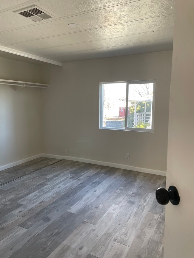9037 E Rancho Vista Dr in Prescott Valley, AZ - Building Photo - Building Photo