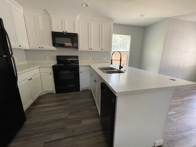 16745 E Hammon in Montgomery, TX - Building Photo - Building Photo