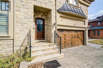 210 Maplehurst Ave in Toronto, ON - Building Photo - Building Photo