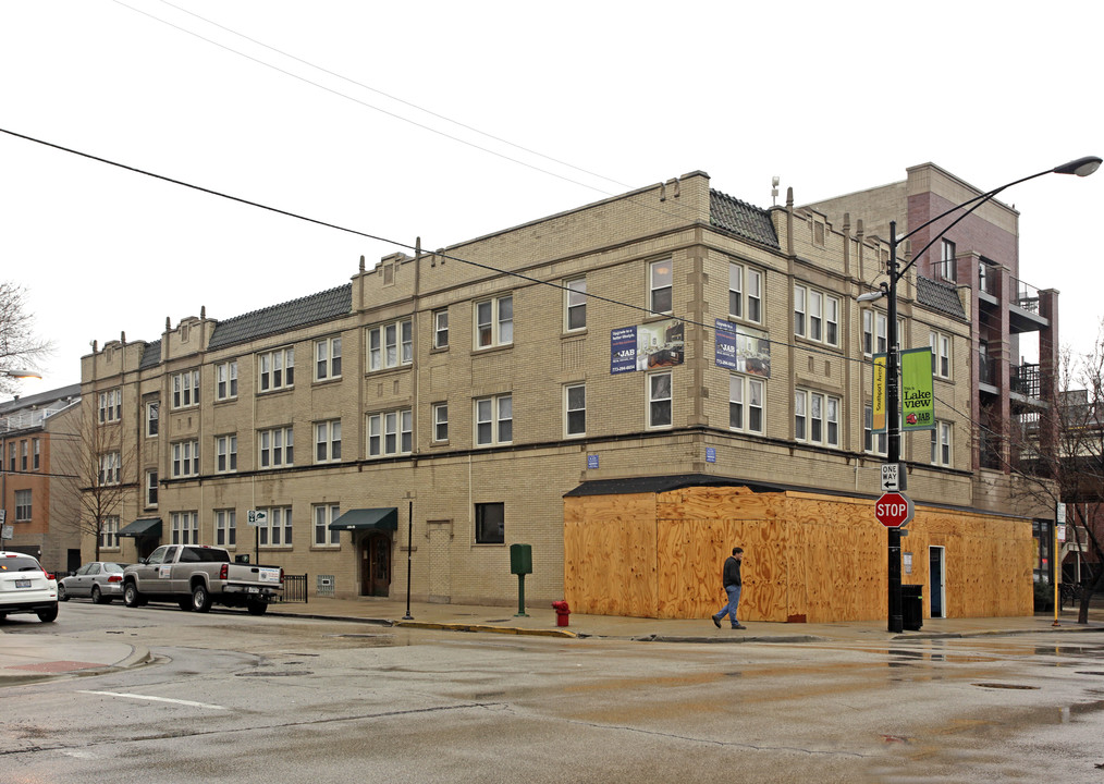 1402-1408 W Roscoe St in Chicago, IL - Building Photo