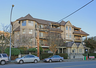 211 12th St in New Westminster, BC - Building Photo - Building Photo