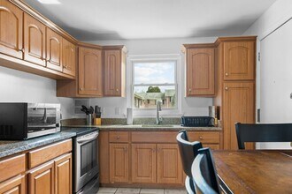70 Carroll Ave, Unit 604 in Newport, RI - Building Photo - Building Photo