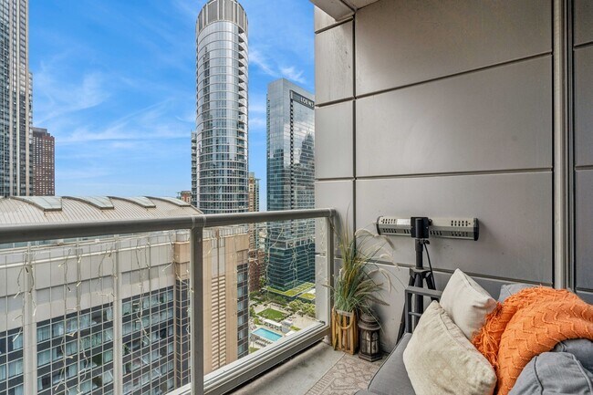 240 E Illinois St in Chicago, IL - Building Photo - Building Photo