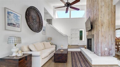 19 Rogers Ln in Remsenburg, NY - Foto de edificio - Building Photo