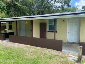 3139 Cecelia St in Jacksonville, FL - Building Photo