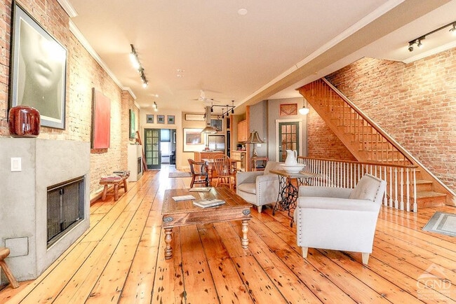 258 Warren St in Hudson, NY - Building Photo - Building Photo