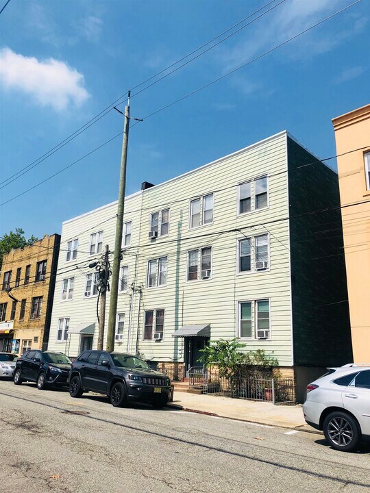 235 Liberty Ave in Jersey City, NJ - Building Photo