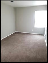 5801 W Carmen Ave in Milwaukee, WI - Foto de edificio - Building Photo