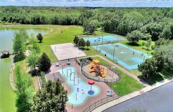 4562 Yellowgold Rd E in Kissimmee, FL - Foto de edificio - Building Photo