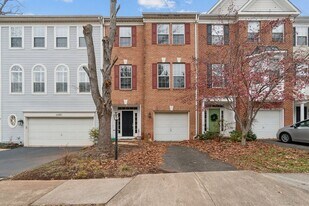 20687 Waterfall Branch Terrace in Sterling, VA - Building Photo