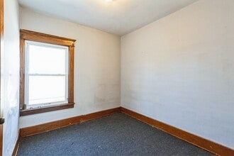 159 Royal Ave, Unit upper in Buffalo, NY - Building Photo - Building Photo