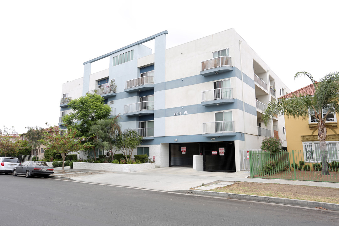 Residential Condominium in Los Angeles, CA - Building Photo