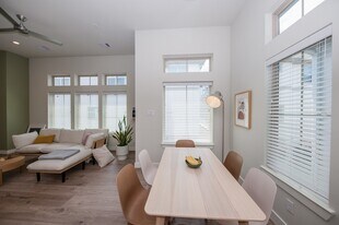 5209 Allen St in Houston, TX - Building Photo