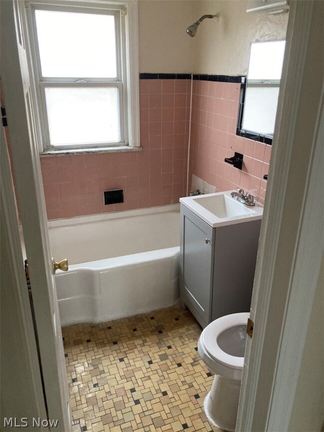 property at 1875 Forest Hills Blvd