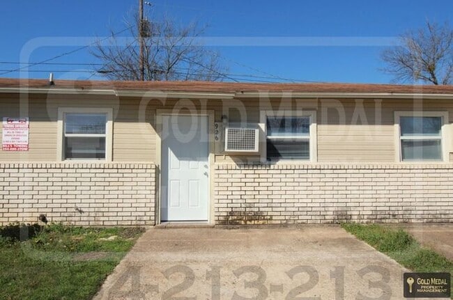 property at 926 J R Ct