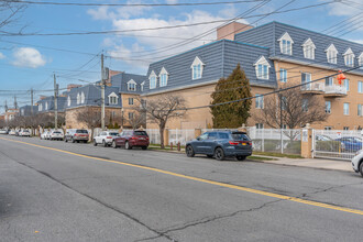 Mill Harbor in Brooklyn, NY - Foto de edificio - Building Photo