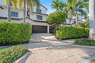 95 Isle of Venice Dr in Fort Lauderdale, FL - Building Photo - Building Photo