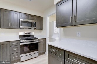 3729 Madison Ln in Falls Church, VA - Foto de edificio - Building Photo