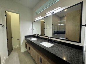 2207 Staples St in Houston, TX - Building Photo - Building Photo
