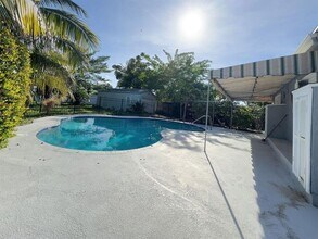 902 NE 34th St in Oakland Park, FL - Building Photo - Building Photo