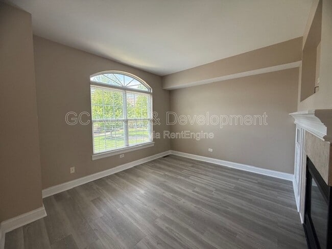 112 Lakeshore Dr in Oswego, IL - Building Photo - Building Photo