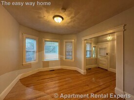 110 W Quincy St in Somerville, MA - Building Photo