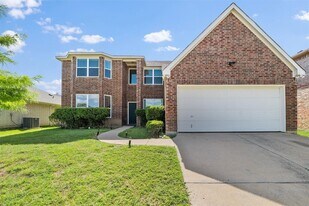 7000 Snowy Owl St in Arlington, TX - Building Photo