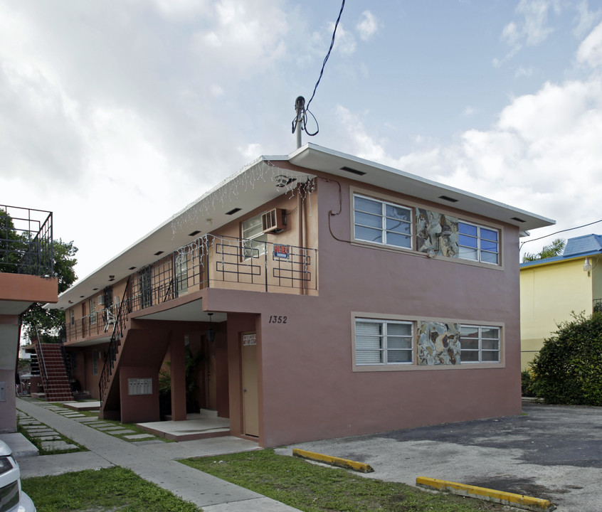 1352 SW 4th St in Miami, FL - Building Photo