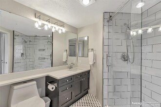 1525 NW 57th St, Unit 507 in Seattle, WA - Foto de edificio - Building Photo