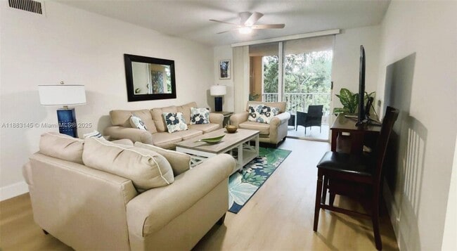 19801 E Country Club Dr in Aventura, FL - Building Photo - Building Photo