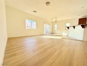 6041 S Rosanna St in Las Vegas, NV - Building Photo - Building Photo
