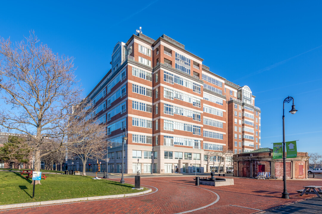 Flagship Wharf in Charlestown, MA - Foto de edificio