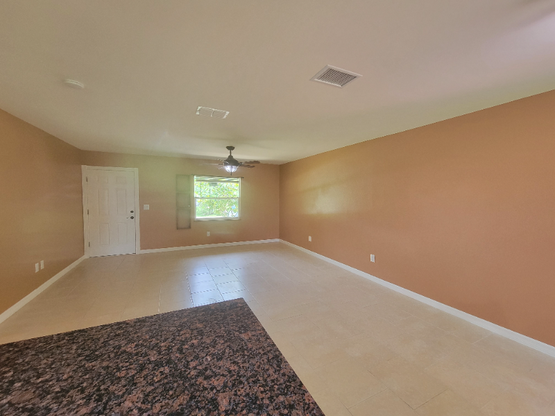 432 SE Whitmore Dr in Port St. Lucie, FL - Building Photo