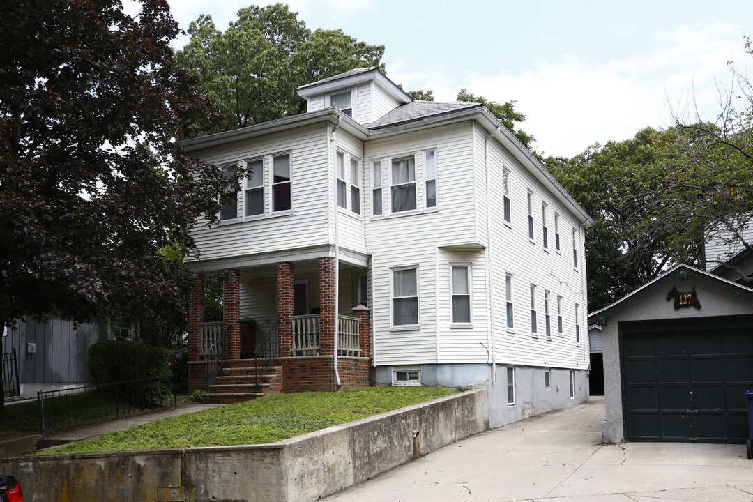 131 Nottinghill Rd in Brighton, MA - Foto de edificio