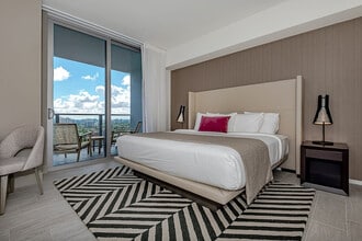 4010 S Ocean Dr in Hollywood, FL - Building Photo - Building Photo