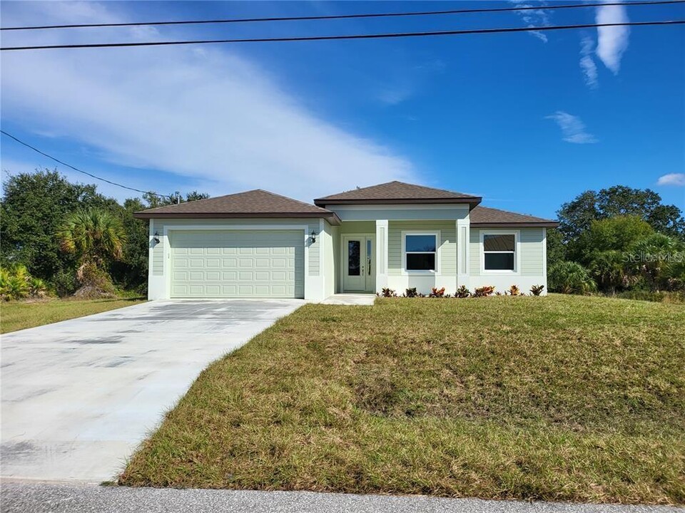 7186 Rosemont Dr in Englewood, FL - Building Photo