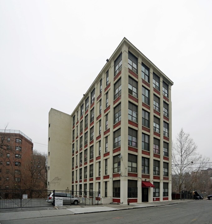 35 Saint Casimir Ave in Yonkers, NY - Building Photo