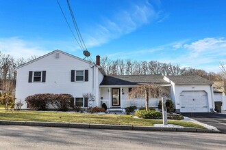 489 Blevens Dr in Manchester, NH - Building Photo - Building Photo