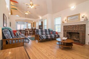 609 Lenox Ave in Daytona Beach, FL - Building Photo