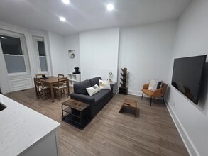 313 N 37th St, Unit A in Philadelphia, PA - Foto de edificio - Building Photo