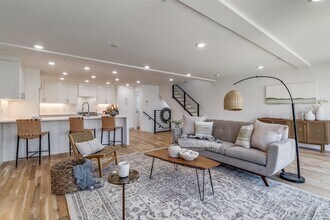 4701 San Jacinto St, Unit 104 in Dallas, TX - Building Photo - Building Photo