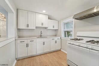 2-11 31st St in Fair Lawn, NJ - Building Photo - Building Photo