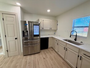 4241 Starlite Ln in Corpus Christi, TX - Foto de edificio - Building Photo