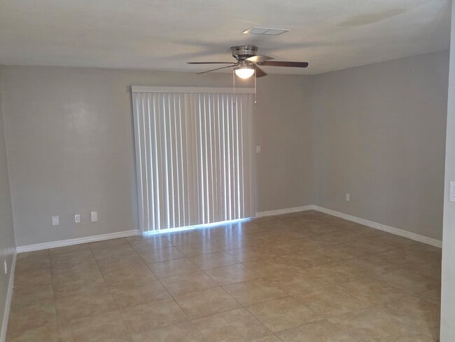 2434 John Young Pkwy